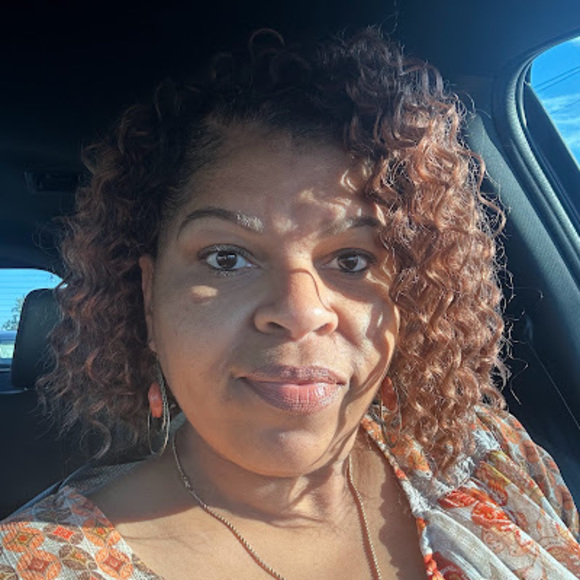 Profile Picture of Lawanda Green (@greeniepoo03) on Poshmark