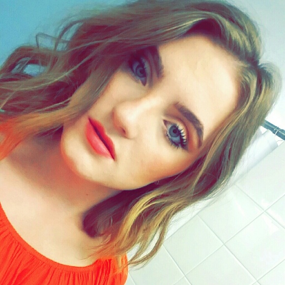 Profile Picture of Claudia Galej (@claudiagalej) on Poshmark