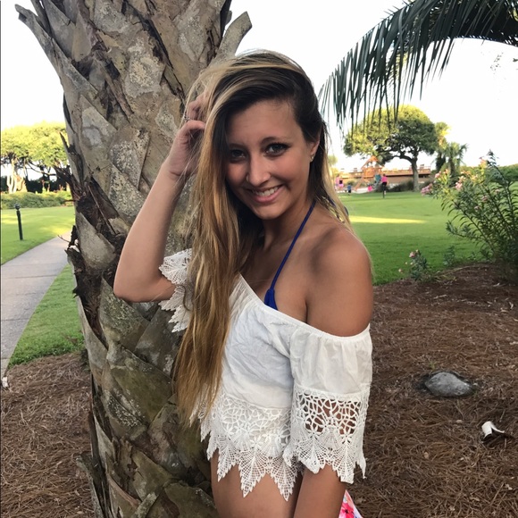 Profile Picture of Sylvia Schroeder (@sylviaschroeder) on Poshmark