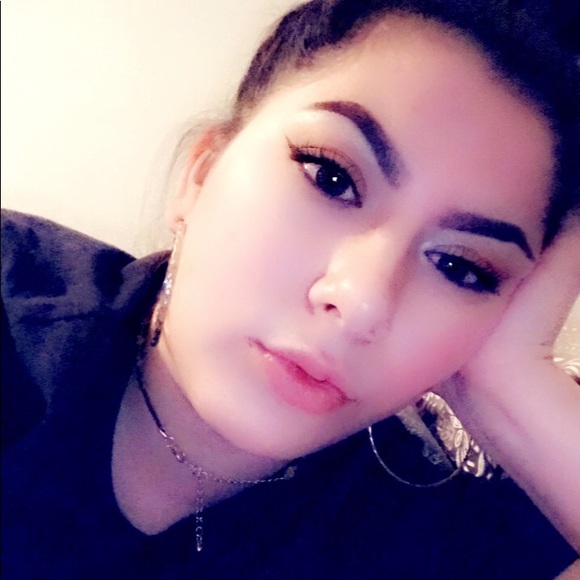 Profile Picture of Lyss Schmerber (@lynnicsch) on Poshmark