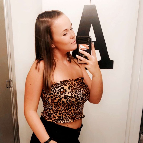 Profile Picture of Haley Cook (@halespales12) on Poshmark