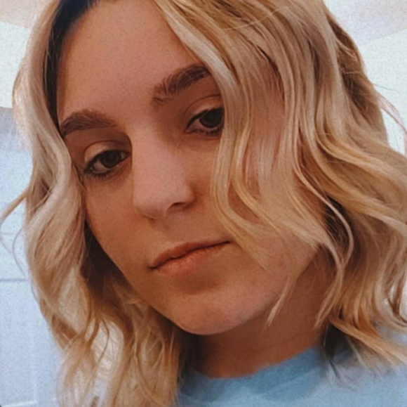 Profile Picture of Alex Mohr (@alexrmohr) on Poshmark
