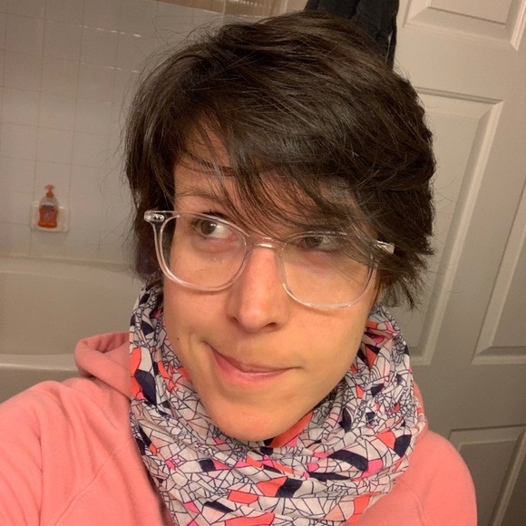 Profile Picture of Astrid Fischer (@astridfischer) on Poshmark