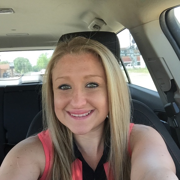 Profile Picture of Chasity Huff (@chashuff2) on Poshmark