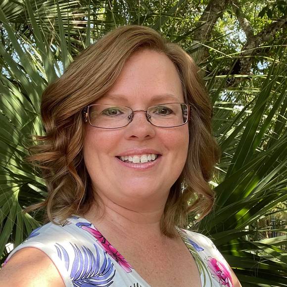 Profile Picture of Cindy Mcgraw cash (@ccash2412) on Poshmark