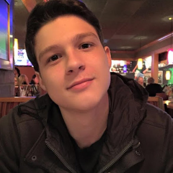 Profile Picture of Nathan Andrews (@nathanandrews49) on Poshmark