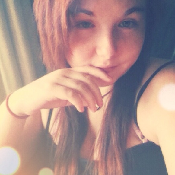 Profile Picture of Joelle Hebert (@joelleee) on Poshmark