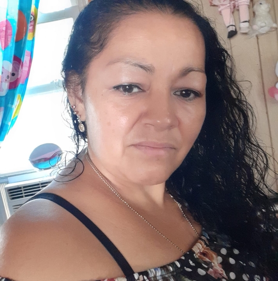 Profile Picture of Vicky Quinteros (@vickyquinto) on Poshmark