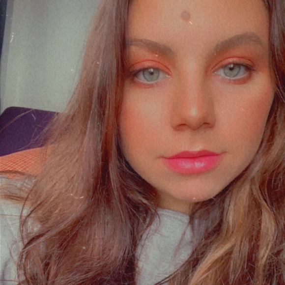 Profile Picture of Aimee Funk (@aimeejoyal) on Poshmark
