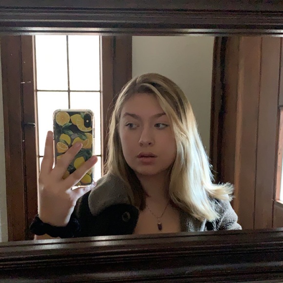 Profile Picture of Camille Mccommons (@camillemcc) on Poshmark