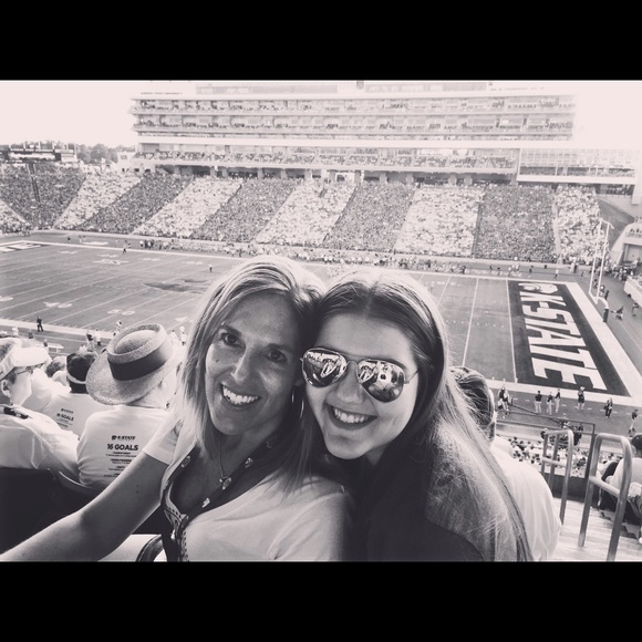 Profile Picture of Grace Pitts (@gmpitts) on Poshmark