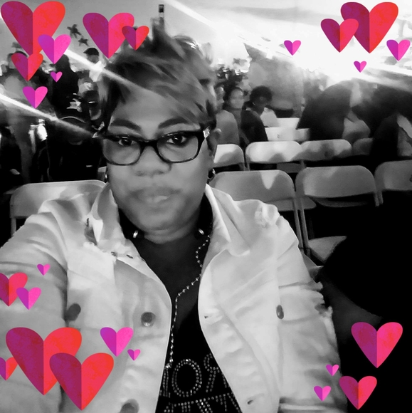 Profile Picture of Pamela Gillum (@pamelagillum1) on Poshmark