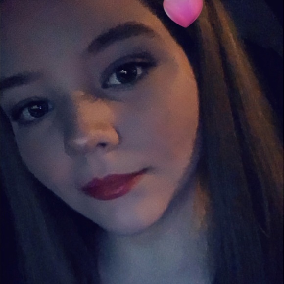 Profile Picture of Heather Liley (@heatherhehe) on Poshmark