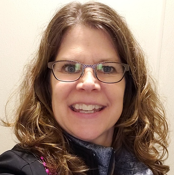 Profile Picture of Amy Voelker (@amyandella) on Poshmark