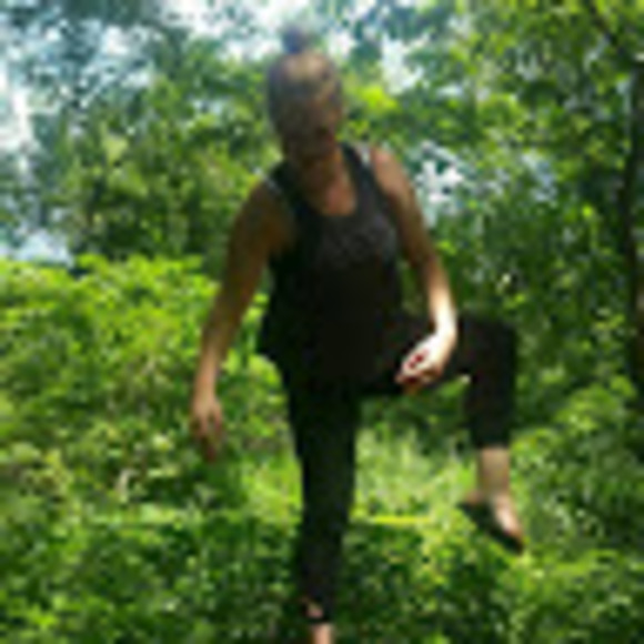 Profile Picture of Kelly Kelly (@kellykelly582) on Poshmark