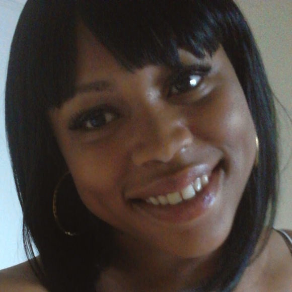 Profile Picture of Cassandra Gamble (@cashmeredub) on Poshmark