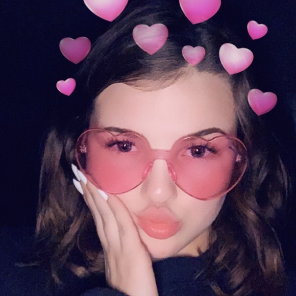 Profile Picture of Haley Handy (@haleyhandy15) on Poshmark