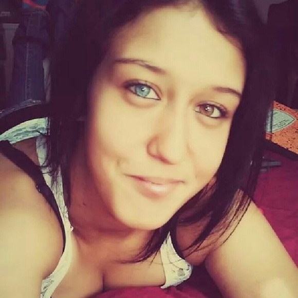 Profile Picture of Tiffani Pozzi (@xox_elaine) on Poshmark