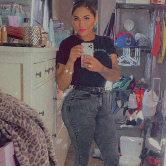 Profile Picture of Isabel Ballesteros (@dean0410) on Poshmark