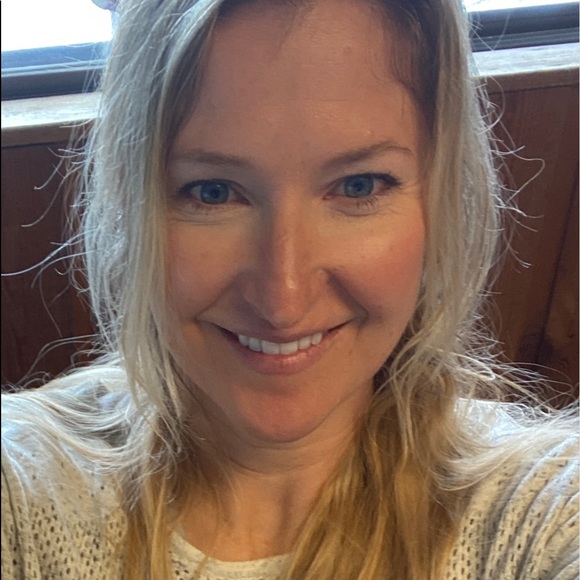 Profile Picture of Greta Frohlich (@gfrohlich1) on Poshmark