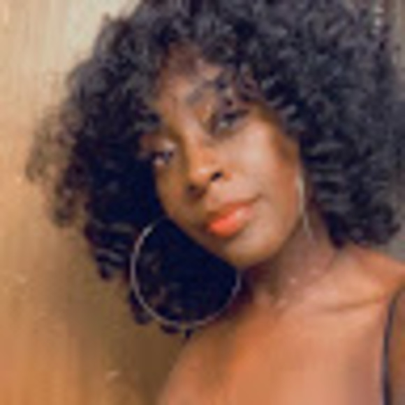 Profile Picture of Ava Hendricks (@alhendrix24) on Poshmark