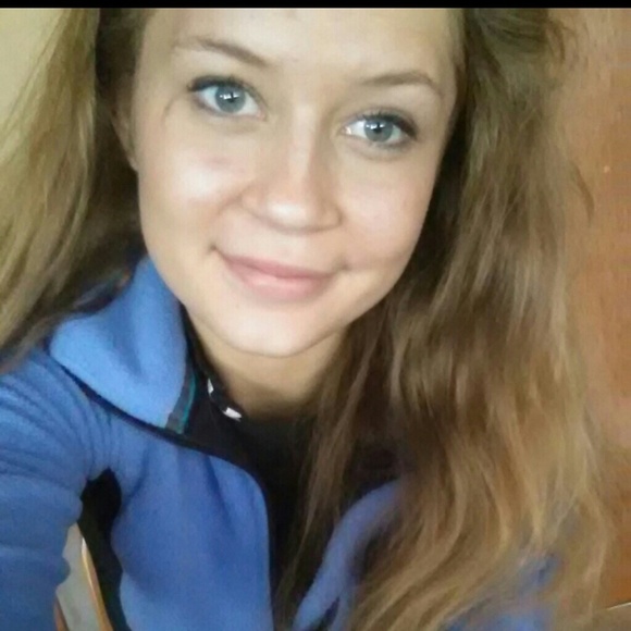 Profile Picture of Janelle Heyn (@jheyn1310) on Poshmark
