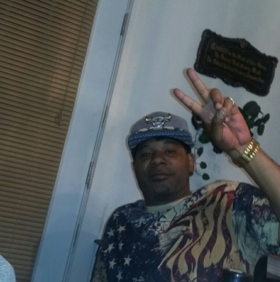 Profile Picture of Joseph Atkins (@joeskeet35) on Poshmark