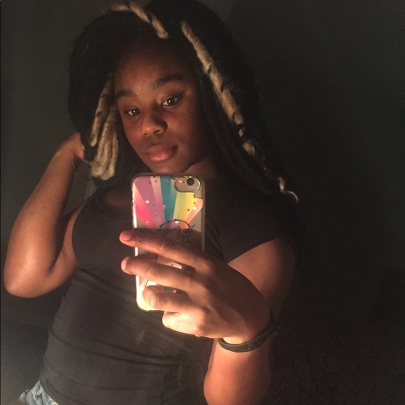 Profile Picture of Detona Bridgers (@detonabridgers) on Poshmark