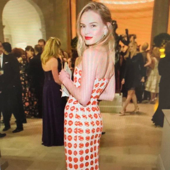 Profile Picture of Enoch Raglan (@qbbaomhvl) on Poshmark