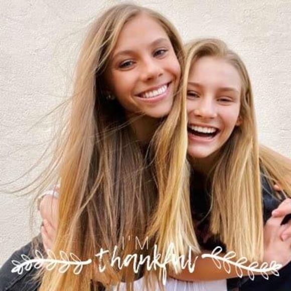 Profile Picture of Julie Lindenmeyer (@jlindenmeyer) on Poshmark