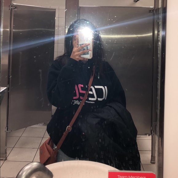 Profile Picture of Elizabeth Alarcon (@elizabethh1203) on Poshmark