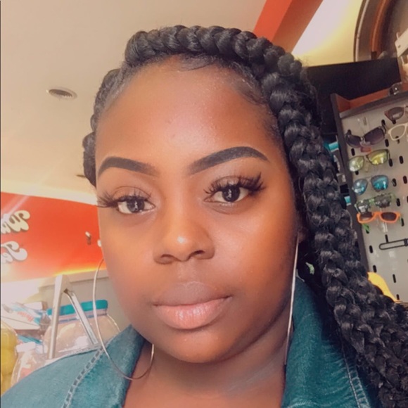 Profile Picture of Montella Dixon (@montellademetry) on Poshmark
