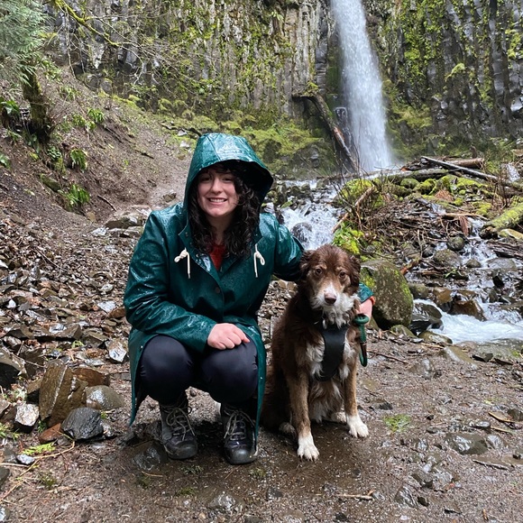 Profile Picture of Sarah Andrews (@sandrews95) on Poshmark