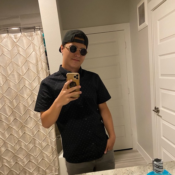 Profile Picture of Christian Bates (@themondo117) on Poshmark