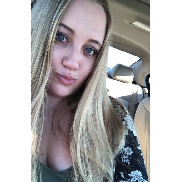Profile Picture of Taylor Gareis (@taylormae4) on Poshmark