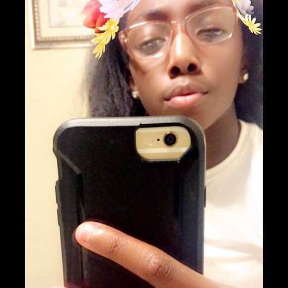 Profile Picture of Tia Joseph (@teebxbyy) on Poshmark