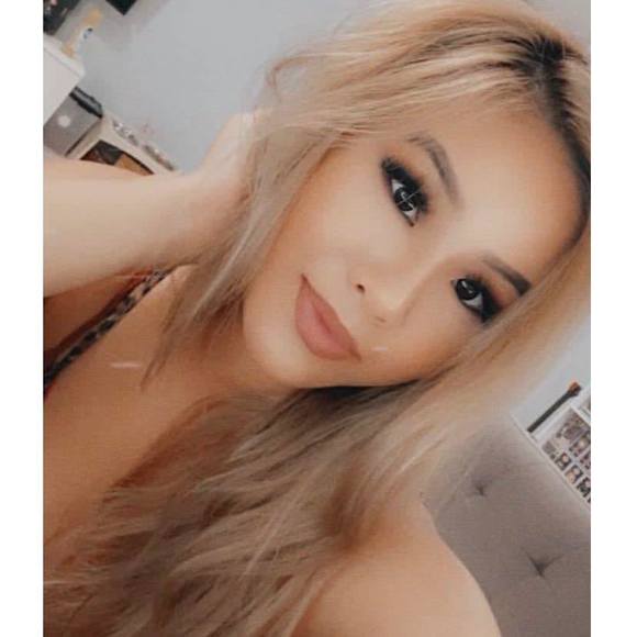 Profile Picture of Crystal Trinh (@ct4hunnid) on Poshmark