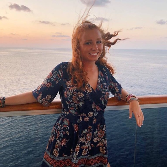 Profile Picture of Cassandra Gregg (@cassgreggg10) on Poshmark