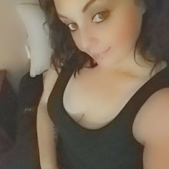 Profile Picture of Audra Gobeli (@agobeli1982) on Poshmark