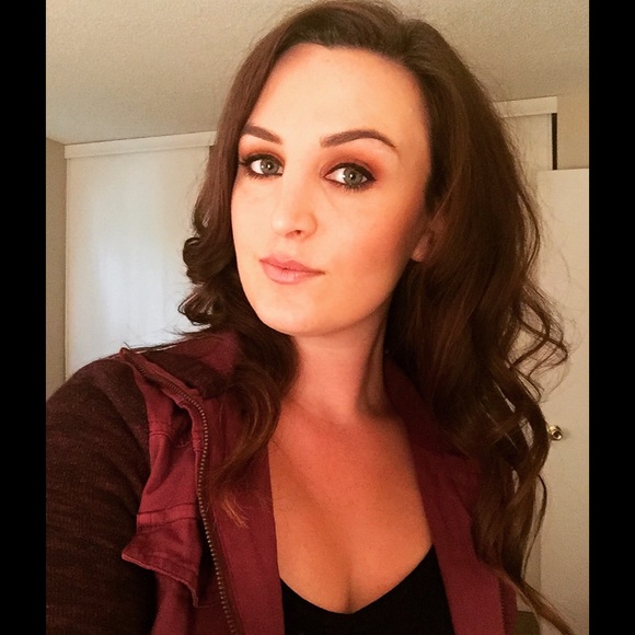Profile Picture of Lindsay Roach (@mslindsay) on Poshmark