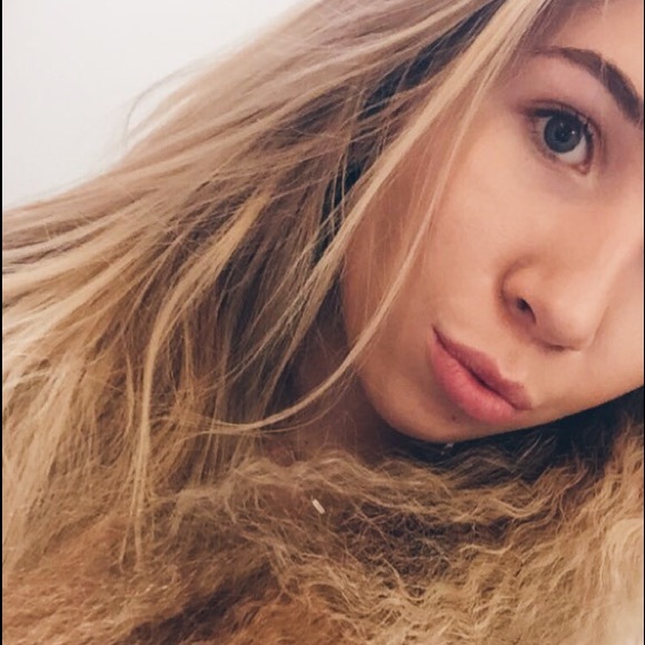 Profile Picture of Grace Monagan (@gracefashion46) on Poshmark