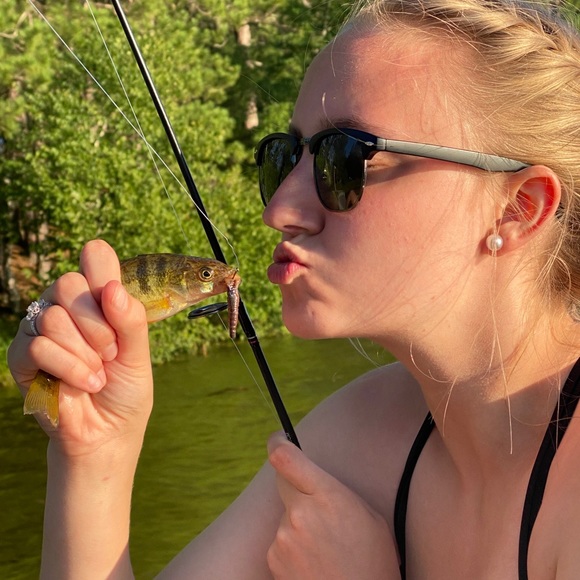 Profile Picture of Katrina Klemann (@katrinaklemann) on Poshmark