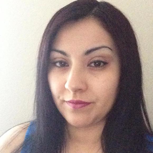 Profile Picture of Lorena Mora (@lorenamora817) on Poshmark