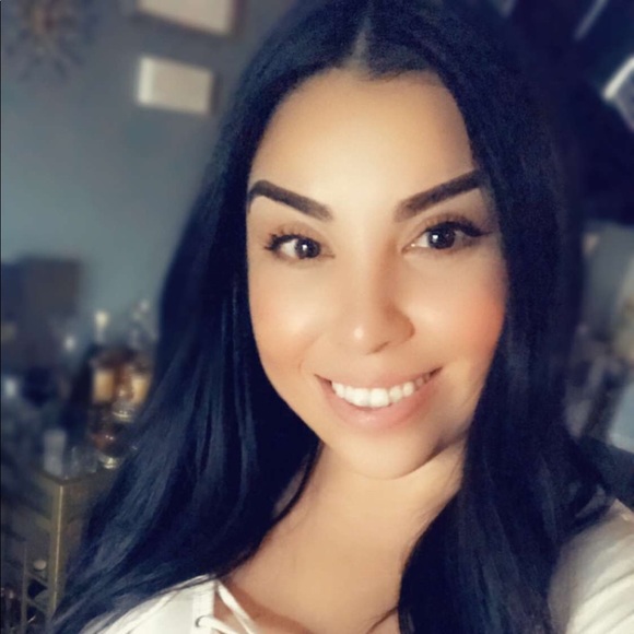 Profile Picture of Carmen Romo (@cromo2502) on Poshmark