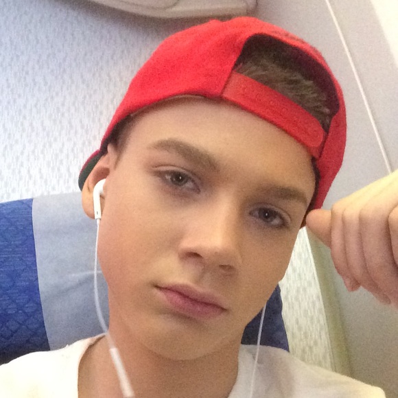 Profile Picture of Sean Tarala (@sean2233) on Poshmark