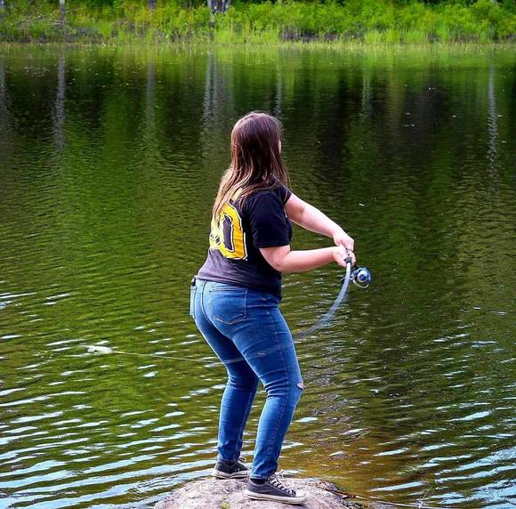 Profile Picture of Julia Destefano (@largerthnlife05) on Poshmark