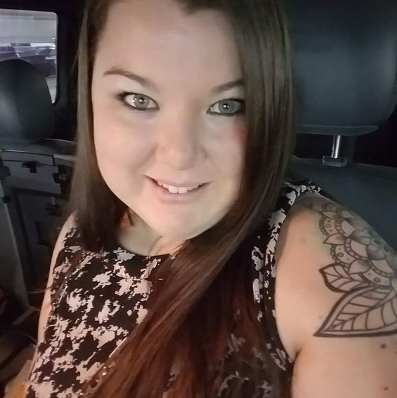 Profile Picture of Jessica Spinks (@jessicaspink968) on Poshmark