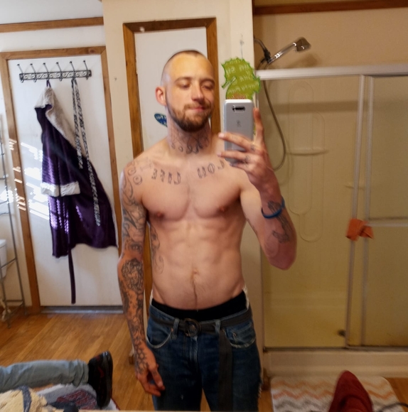 Profile Picture of Ryan Ayers (@ayersr494) on Poshmark
