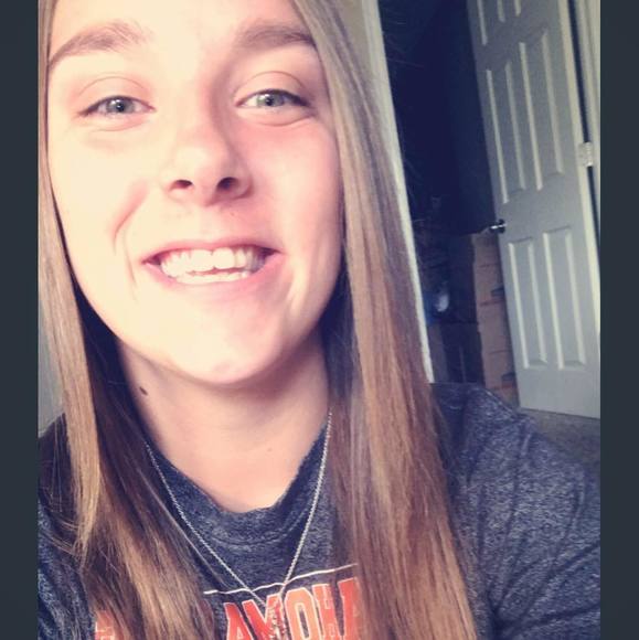 Profile Picture of Taylor Dobbs (@taydobbss) on Poshmark