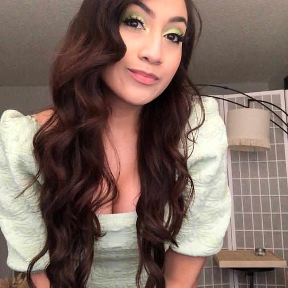 Profile Picture of Isabelle Luna (@genieee) on Poshmark